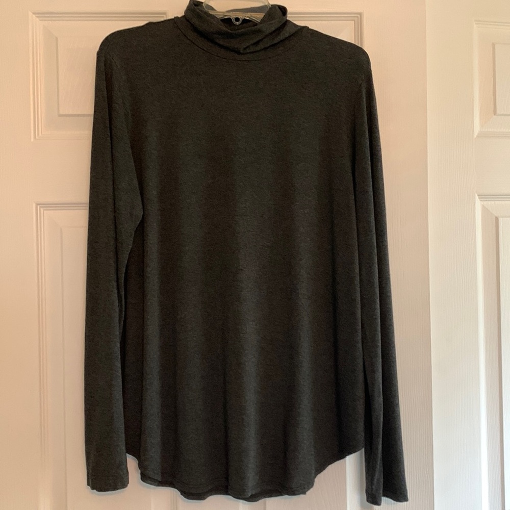 Karen Kane Beautiful Turtleneck Tunic Top